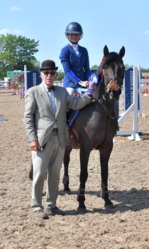 Hollie Gerken secures the top HOYS ticket in the Blue Chip Pony Newcomers Second Round at Arena UK’s Summer Pony Premier